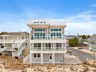 New Oceanfront In Peahala Park , Sleeps 11 , - Brant Beach - 9