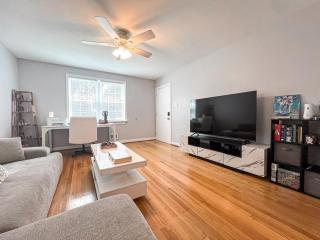 Charming 3BR Apartment in the Heart of Richmond - Richmond - 9