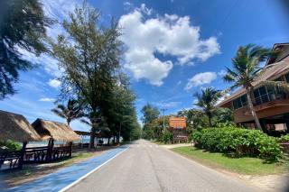 หาดทรายขาวรีสอร์ท - Bang Saphan - 8
