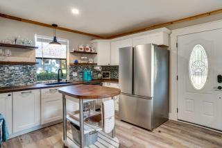 Pet-Friendly Granbury Home with Yard, Near Downtown! - Granbury - 3