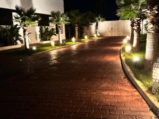 Villa Beach & Garden - - 5