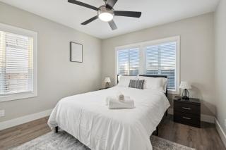 Cozy 3 Bedroom Home in North Hollywood - 4