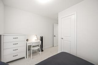 Private Room PINE with Private Full Bathroom in Toronto, ON, Canada - 9