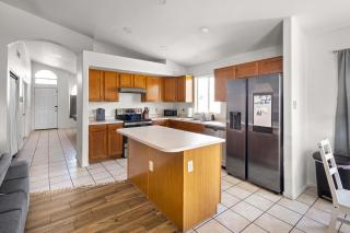 The Glendale Pool House Oasis with Jacuzzi Golf Billiards - Glendale - 9