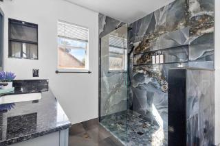 The Glendale Pool House Oasis with Jacuzzi Golf Billiards - Glendale - 4