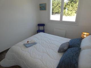 Appartement rénové, 2 chambres, balcon, parking, face mer - FR-1-540-295 - 4