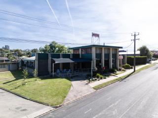 The Gatta Inn - - 8