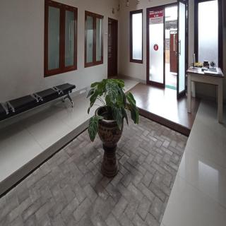 RedDoorz at Syariah House Purwokerto - Purwokerto - 3