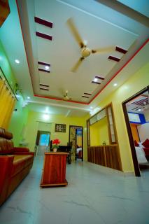 S S Home Stay -2BHK & 1BHK luxury AC Service Apartments for group of families - Best location - Modular Kitchen - Super fast Wi-Fi- Near to Tirupati Bus Stand and Railway Station - Tirupati - 8