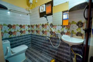 S S Home Stay -2BHK & 1BHK luxury AC Service Apartments for group of families - Best location - Modular Kitchen - Super fast Wi-Fi- Near to Tirupati Bus Stand and Railway Station - Tirupati - 6