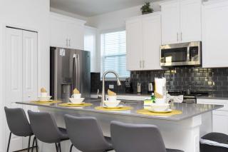 Last Minute Disney Getaway! Private Pool, Hot Tub & Games Room. Book Now! #85715 - Kissimmee - 3