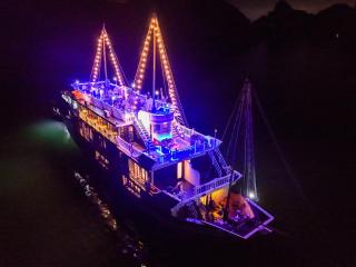 Oasis Bay Party Cruise - Ha Long - 9