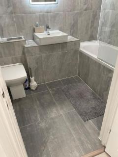 1 Bedroom Apartment By Brookland Stays Serviced Accommodation Short Lets Essex With Free WIFI - 8