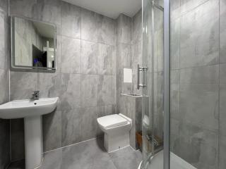 1 Bedroom Apartment By Brookland Stays Serviced Accommodation Short Lets Essex With Free WIFI - 4