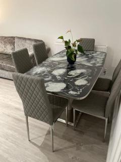 1 Bedroom Apartment By Brookland Stays Serviced Accommodation Short Lets Essex With Free WIFI - 1