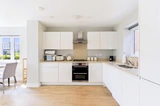Belmont House 5 Bedroom Detached with Hot Tub - Bicester - 3