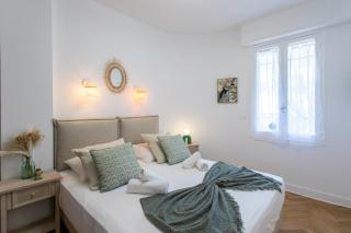 L54 1BDR Promenade Sea View AC & Balcony - 9
