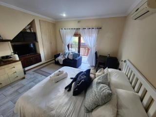 Unit 301 Little Whale's Tail Self-catering Studio - Kontiki - 6