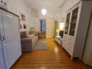 Home away from home stylish central netflix kitchen - 6