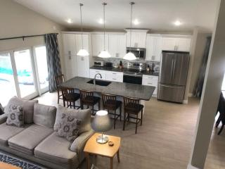 Beautiful Remodeled Private Pool Home - 3