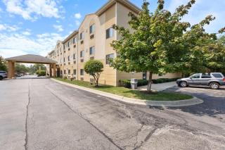 Comfort Suites Lombard - Addison - 8