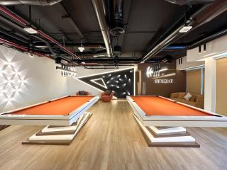 Trophy - Luxury Living in the Heart of JLT w Golf Simulator - Dubai - 1