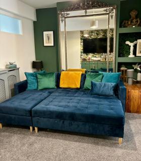 Stylish and Chic Seaside Apartment - Southend-on-Sea - 5