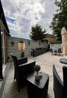 Stylish and Chic Seaside Apartment - Southend-on-Sea - 1