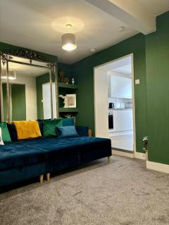 Stylish and Chic Seaside Apartment - Southend-on-Sea - 4