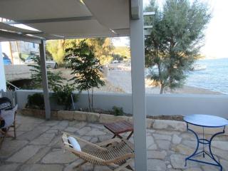 Cozy Beachfront Escape in Lilikas - Lilikás - 3