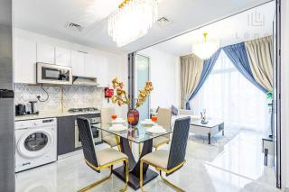Elegant 1BR with Outdoor Cinema & Clinic - Dubai - 0