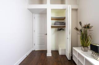 Duplex 3 Bed 2 Bat Apt Steps from Lincoln Square - 2