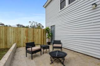 Cozy cottage by the Sea -near downtown with patio! - 5