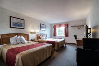 Econo Lodge Inn & Suites - 4