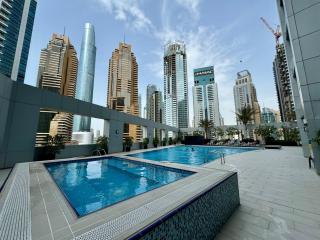 Modern 1BR with Balcony, Pool and Gym, Dubai Marina - Dubai - 9