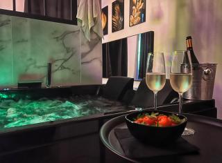 Amour Sauvage-Love Room****, Centre-Historique - 9