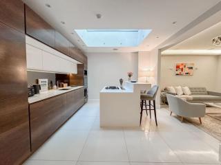 Stylish and Spacious Apartment in Prime London - Londra - 0