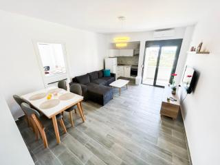 1 bedroom 968 - Golem - 3