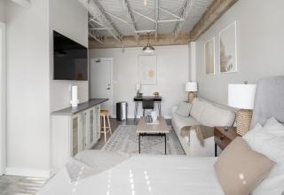 Elevate 758 Apartments by Landing - Mobile - 4