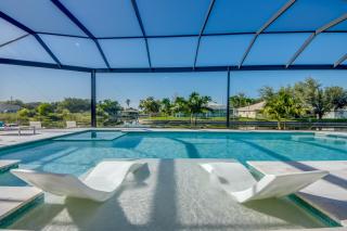 BRANDNEW Villa-PureSun at Canal intersection, heated saltwater pool and spa, facing south - Cape Coral - 0
