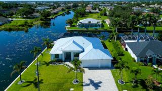 BRANDNEW Villa-PureSun at Canal intersection, heated saltwater pool and spa, facing south - 1