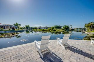 BRANDNEW Villa-PureSun at Canal intersection, heated saltwater pool and spa, facing south - Cape Coral - 3