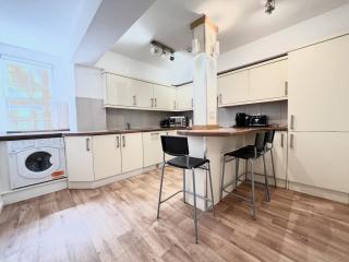 3 Bed Apartment- Central London - London - 4