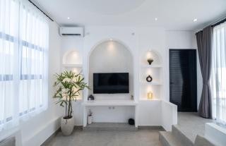 Stunning 3BR Pool Villa with Ricefield View - Canggu - 8