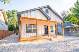 Experience Convenience w 4BR3BA Near Alamodome - San Antonio - 9