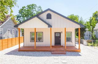Experience Convenience w 4BR3BA Near Alamodome - San Antonio - 7