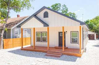 Experience Convenience w 4BR3BA Near Alamodome - San Antonio - 6