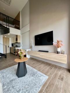 Beautiful! Brand New Apt old town - 1