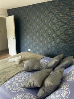 Brand New Luxury Modern Spacious - Birmingham - 5