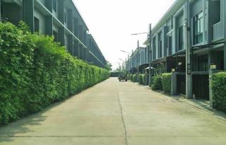 Stay like a local in Modern Townhome - Ban Non Muang - 1